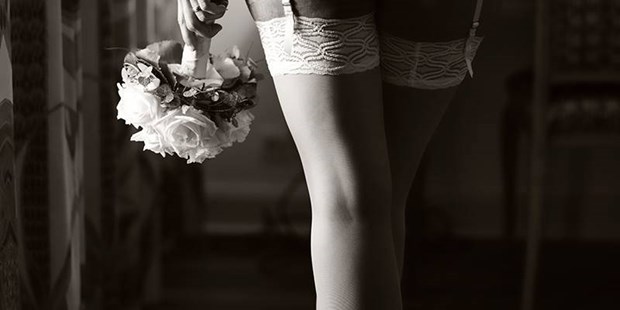 Hochzeitsfotos - Art des Shootings: Trash your Dress - Thun - Boudoir Fotoshooting . Vorbereitungen Braut - hochzeits-fotografen.ch