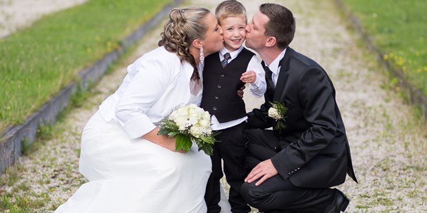 Hochzeitsfotos - Copyright und Rechte: Bilder auf Social Media erlaubt - Hausruck - Flora Fellner Fotografie