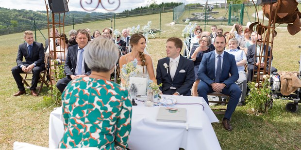 Hochzeitsfotos - Fotobox mit Zubehör - Feldkirchen in Kärnten - Hochzeit Hoamat Haibach ob der Donau - Veronika Phillipp