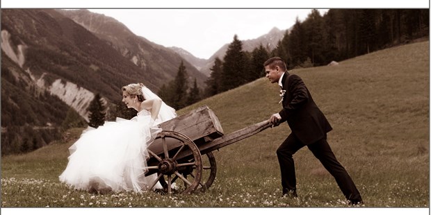Hochzeitsfotos - Berufsfotograf - Sölden (Sölden) - Nun geht´s zum Altar - Viktoria Gstrein | Black Tea Fotografie
