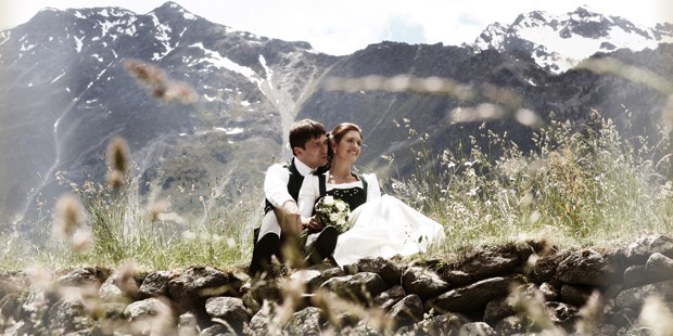 Hochzeitsfotos - zweite Kamera - Ötztal - Zufriedenheit - Viktoria Gstrein | Black Tea Fotografie