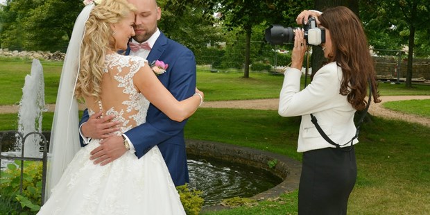 Hochzeitsfotos - Copyright und Rechte: keine Vervielfältigung erlaubt - Bockhorn (Friesland) - Die Hochzeitsfotografin @ work - diehochzeitsfotografin.de