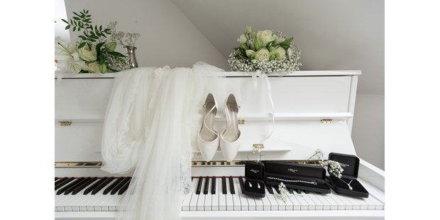 Hochzeitsfotos - Copyright und Rechte: Bilder dürfen bearbeitet werden - Mücke - BUYMYPICS Foto & Video
