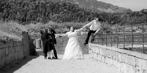 Hochzeitsfotos - Art des Shootings: Trash your Dress - Greifenburg - Hochzeit Kufstein - Franz Senfter Photo & Artworks