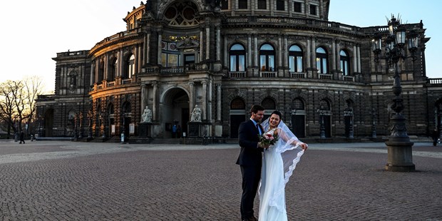 Hochzeitsfotos - zweite Kamera - Sachsen - Inspirationsshooting in Dresden, Locations: Zwinger, Semperoper Großer Garten - Julia and Matthias Photography