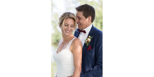 Hochzeitsfotos - Copyright und Rechte: Bilder auf Social Media erlaubt - Bayern - Brautpaar Portrait Lisa Viertel - Lisa Viertel