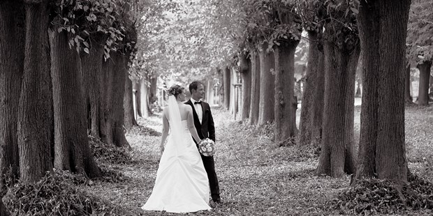 Hochzeitsfotos - Wehrheim - Paarshooting im Park - Herr und Frau Beichert Hochzeits-Fotografen