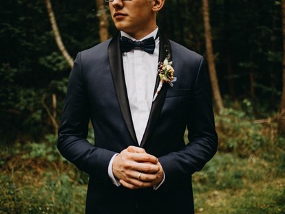 Hochzeitsfotos - Art des Shootings: Prewedding Shooting - Spantekow - Nahaufnahme mit gefalteten Händen - Fotograf David Kohlruss