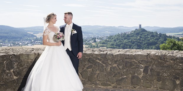 Hochzeitsfotos - Copyright und Rechte: Bilder auf Social Media erlaubt - Hessen - Brautpaarshooting - Marvin Glodek