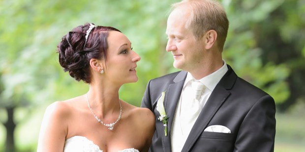 Hochzeitsfotos - Copyright und Rechte: Bilder auf Social Media erlaubt - Österreich - ButterundBrot Fotografie