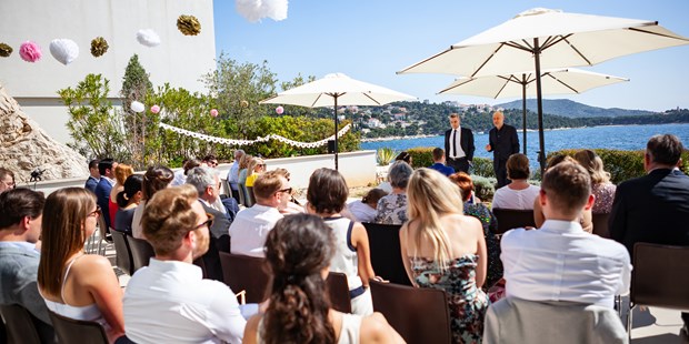 Hochzeitsfotos - Fotobox mit Zubehör - Ratingen - trauung am meer - Slawa Smagin - lockere Hochzeitsreportagen in AT,CH,DE