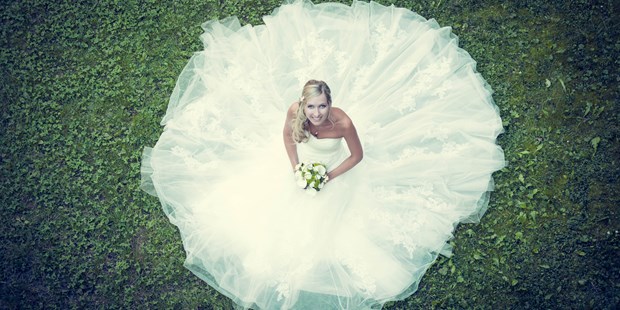 Hochzeitsfotos - Art des Shootings: Trash your Dress - Hausruck - Reinhard Loher - netpixel.at