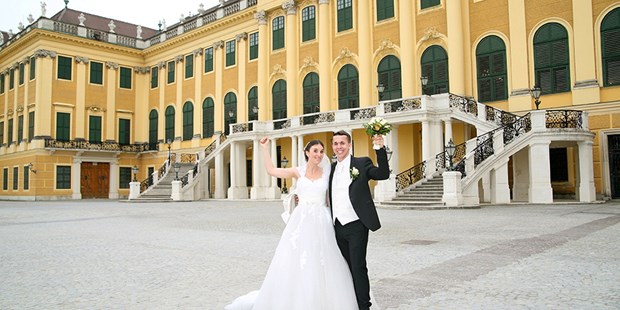 Hochzeitsfotos - Fotostudio - Hainburg an der Donau - Schloss Schönbrunn Wien - phototiller I Sophie Tiller