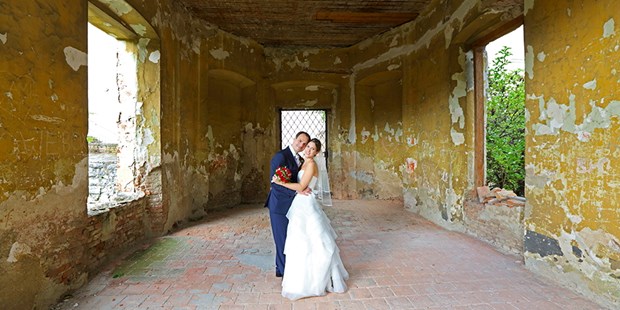 Hochzeitsfotos - Fotostudio - Brünn (Südmährische Region) - Brautpaarfoto - phototiller I Sophie Tiller