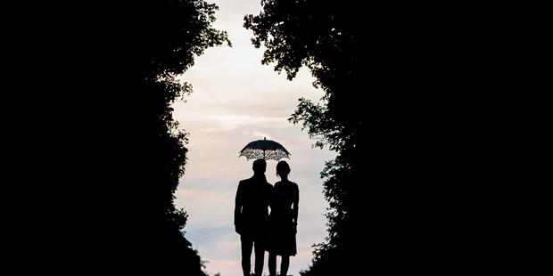 Hochzeitsfotos - Videografie buchbar - Donauraum - Wenn ein Scherenschnitt so gut aussieht, muss er einfach ins Portfolio! - Ben & Mari - fotografieren Hochzeiten