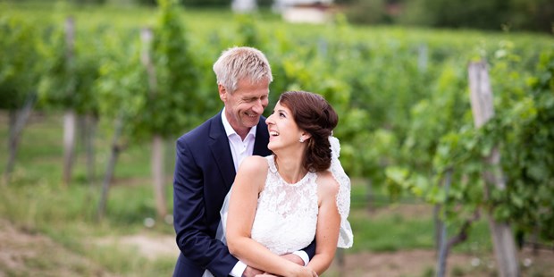 Hochzeitsfotos - Copyright und Rechte: Bilder auf Social Media erlaubt - Österreich - Die Wachau bietet einfach eine traumhafte Kulisse. Und zwei so Verliebte machen jedes Bild nochmals schöner. - Ben & Mari - fotografieren Hochzeiten
