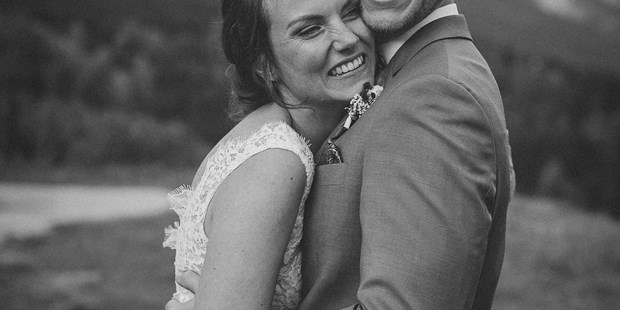 Hochzeitsfotos - Art des Shootings: Portrait Hochzeitsshooting - Alberschwende - Die Lichtbildnerei - Hochzeitsfotograf Tirol - Die Lichtbildnerei