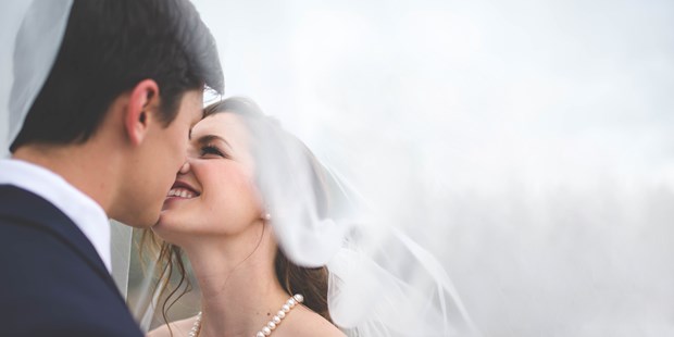 Hochzeitsfotos - Copyright und Rechte: Bilder auf Social Media erlaubt - Regensburg - Rebecca Stephenson 