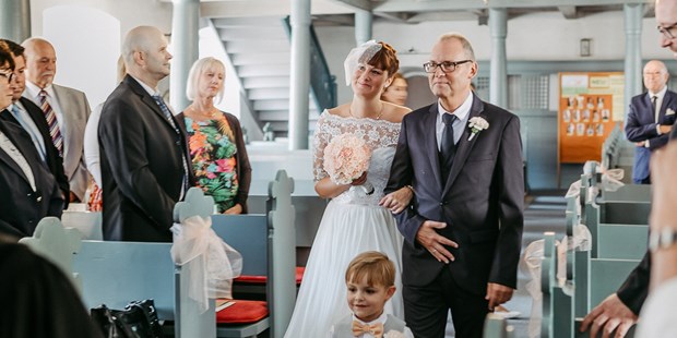 Hochzeitsfotos - Videografie buchbar - Bayern - Juliane Kaeppel - authentic natural wedding photography