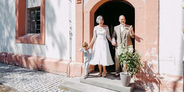 Hochzeitsfotos - Fotobox mit Zubehör - Marktsteft - Juliane Kaeppel - authentic natural wedding photography