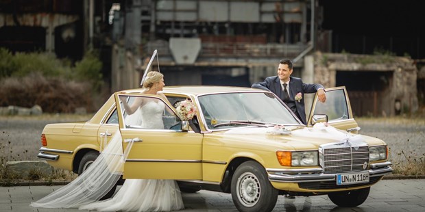 Hochzeitsfotos - Art des Shootings: Prewedding Shooting - Menden - Mit dem Brautfahrzeug zum Phönix West ind Dortmund - DW_Hochzeitsfotografie