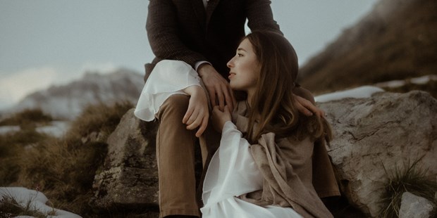 Hochzeitsfotos - Copyright und Rechte: Bilder auf Social Media erlaubt - Sonnenuntergang nach Abenteuer Elopement in den Tiroler Bergen  - Dan Jenson Photography