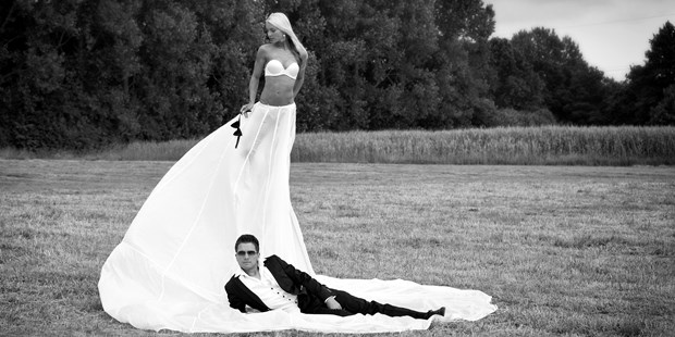 Hochzeitsfotos - Art des Shootings: Trash your Dress - Hannover - Ausgefallene Hochzeitsfotoshooting  - Fotografenmeisterin Aleksandra Marsfelden