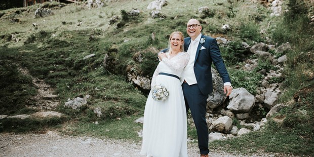 Hochzeitsfotos - Art des Shootings: Fotostory - Salzkammergut - Brautpaarshooting in Gosau beim Gosausee.  - fessellos Fotografie