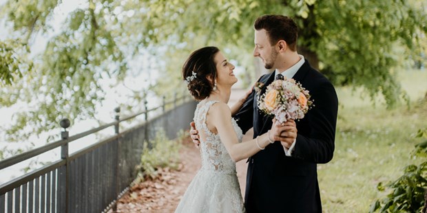 Hochzeitsfotos - Copyright und Rechte: Bilder auf Social Media erlaubt - Kundl - Intime Hochzeit im Toscana Park in Gmunden. Gefeiert wurde aber im Leidingerhof. - fessellos Fotografie