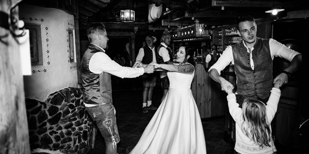 Hochzeitsfotos - Art des Shootings: Portrait Hochzeitsshooting - Hausruck - https://www.annahorbachova.com/weddings - Anna Horbachova 