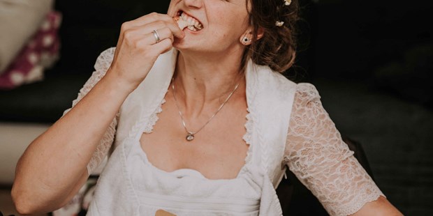 Hochzeitsfotos - Art des Shootings: Trash your Dress - Ried im Innkreis - https://www.annahorbachova.com/weddings - Anna Horbachova 