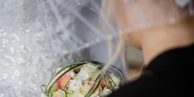 Hochzeitsfotos - Copyright und Rechte: Bilder auf Social Media erlaubt - Ehrenfriedersdorf - momentverliebt · Julia Dürrling 
