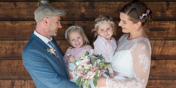 Hochzeitsfotos - Copyright und Rechte: Bilder auf Social Media erlaubt - Region Hausruck - Living Moments Photography