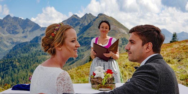 Hochzeitsfotos - Fotostudio - Vomp -  Charlotte und Kian aus München trauten sich am Planai-Berg
Die schönsten Erinnerungsbilder wie immer von FotoTOM - TOM Eitzinger