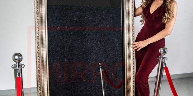 Hochzeitsfotos - Oberösterreich - mirror selfie box - Eine Fotobox mit Mirror und Touchscreen – welcher ein einzigartiges Erlebnis zum Anfassen bietet – ein garantierter Spaß auf jedem Event! - Martin Weiss 