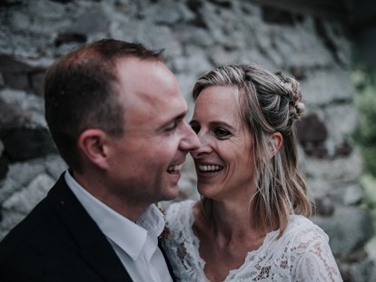 Hochzeitsfotos - Copyright und Rechte: Bilder auf Social Media erlaubt - Regenhochzeit im Tiroler Unterland - Shots Of Love - Barbara Weber Photography