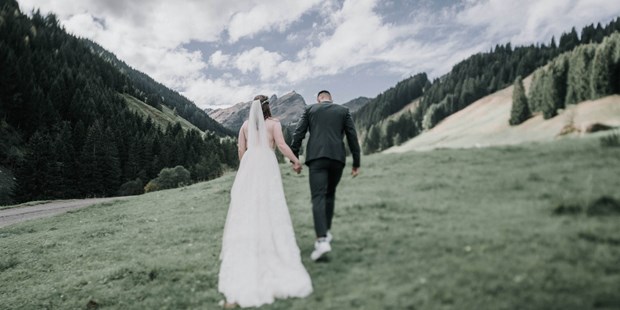 Hochzeitsfotos - Österreich - Hochzeit auf der Pulvermacheralm mit Bergpanorama - Shots Of Love - Barbara Weber Photography