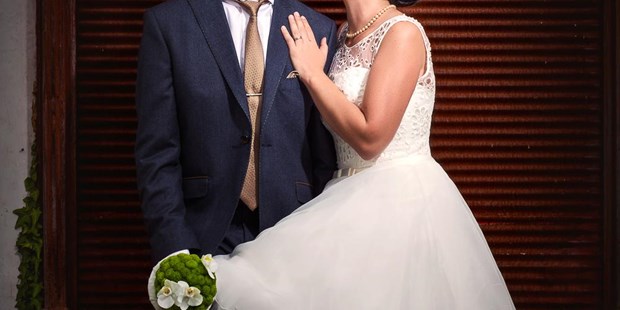 Hochzeitsfotos - Copyright und Rechte: Bilder auf Social Media erlaubt - Hausruck - Rockabilly Hochzeit - Visual Wedding – Martin & Katrin