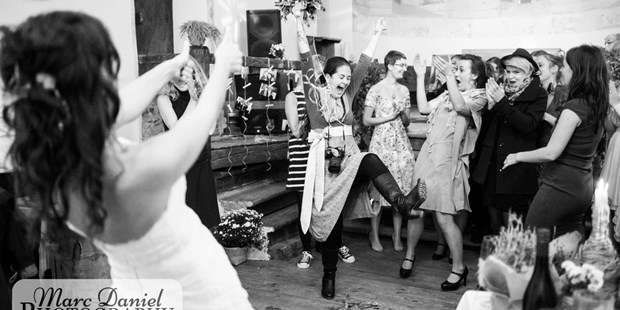 Hochzeitsfotos - Videografie buchbar - Traun (Traun) - Meisterfotograf Marc Daniel Mühlberger, M.A.
Fine Art Wedding Photography
www.marcdanielphotography.com - Marc Daniel Photography