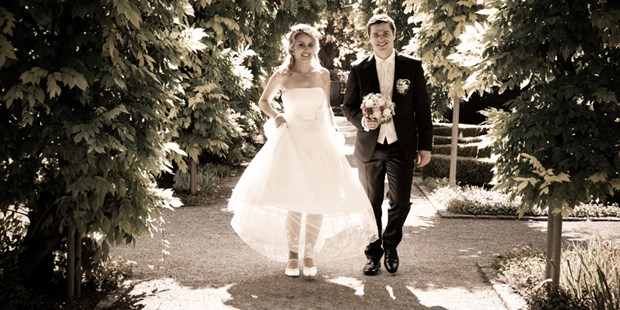 Hochzeitsfotos - Art des Shootings: Fotostory - Schweiz - Das Brautpaar hat sich für das Paarshooting Zeit genommen. - Fotografie by Carole Fleischmann