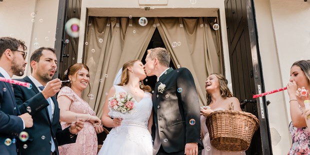 Hochzeitsfotos - Copyright und Rechte: Bilder auf Social Media erlaubt - Hochzeit Österreich, Bisamberg - Milena Krammer Photography