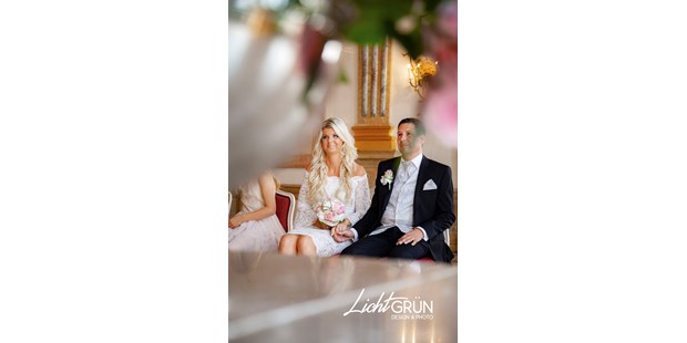 Hochzeitsfotos - Art des Shootings: Portrait Hochzeitsshooting - Irrsee - Lichtgrün Design & Photo - Linda Mayr