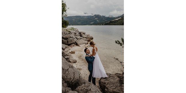 Hochzeitsfotos - Copyright und Rechte: Bilder auf Social Media erlaubt - Schwanenstadt - Seehochzeit am Grundlsee - Kosia Photography