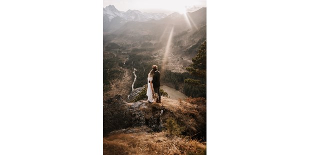 Hochzeitsfotos - Ried im Innkreis - After-Wedding-Shooting am Berg im Salzkammergut in Oberösterreich - Kosia Photography