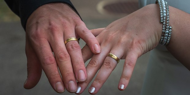 Hochzeitsfotos - zweite Kamera - Heimberg (Heimberg) - Die Zeichen der Gemeinsamkeiit, wunderschöne Ringe - Markus Eymann