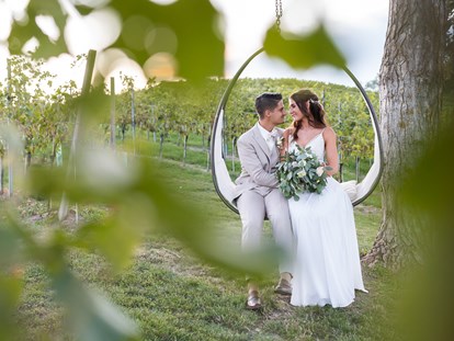 Hochzeitsfotos - Fotobox mit Zubehör - Österreich - Romantische Hochzeit beim Weingut Holler - Monika Wittmann Photography