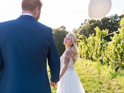 Hochzeitsfotos - Fotostudio - St. Donat - Happy bride - Monika Wittmann Photography