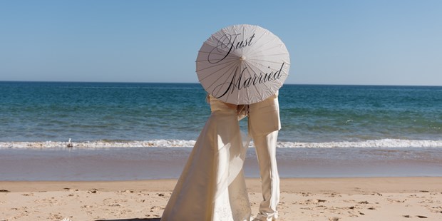 Hochzeitsfotos - Copyright und Rechte: Bilder auf Social Media erlaubt - Seligenstadt - Strandhochzeit in Portugal - Studio Galo Photography