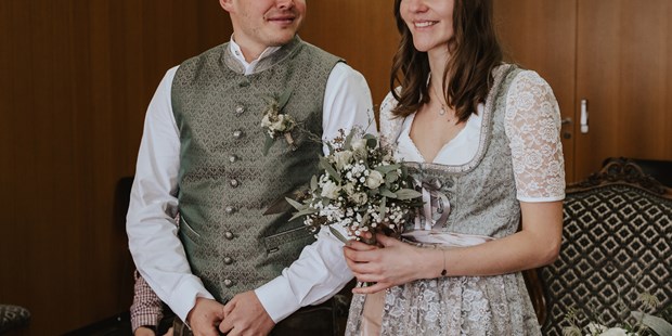 Hochzeitsfotos - Art des Shootings: Portrait Hochzeitsshooting - Pettneu am Arlberg - Im Jänner durfte ich die schöne Trauung vom Brautpaar Schwendinger in Dornbirn begleiten.  - Glücksbild Fotografie