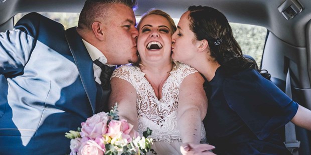 Hochzeitsfotos - Copyright und Rechte: Bilder auf Social Media erlaubt - Heilbronn - Von der Hochzeit in Heilbronn mit der Stretchlimousine zur Party - Frechefarben